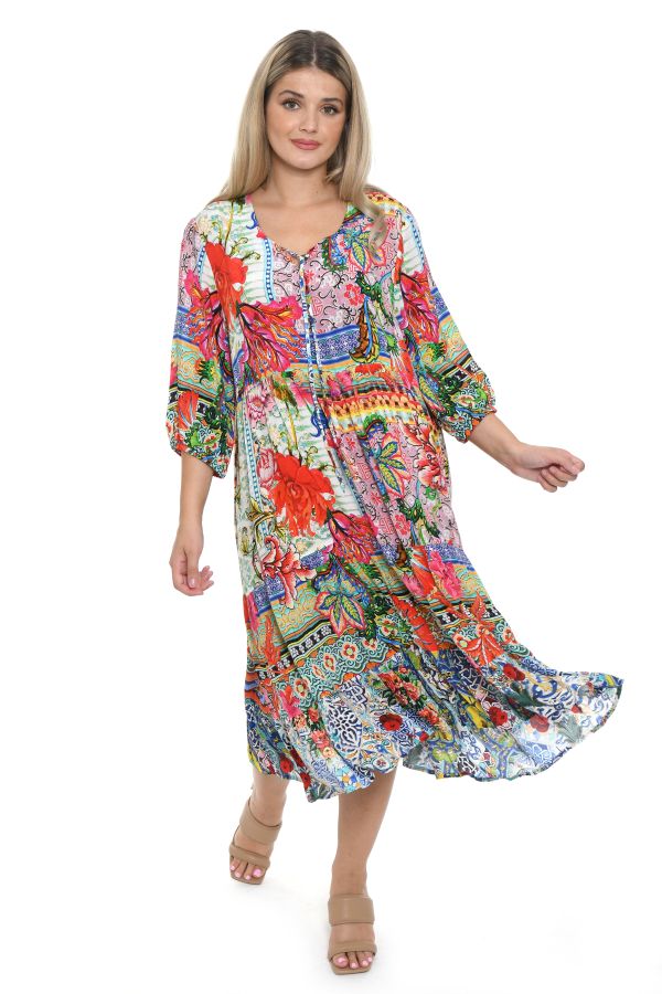 Wide dress with patchwork in strong colors